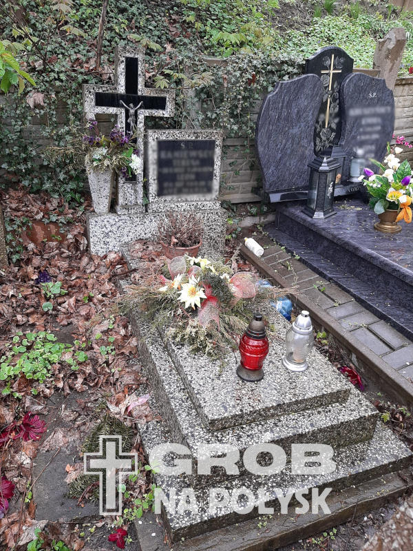 sprzątanie nagrobków